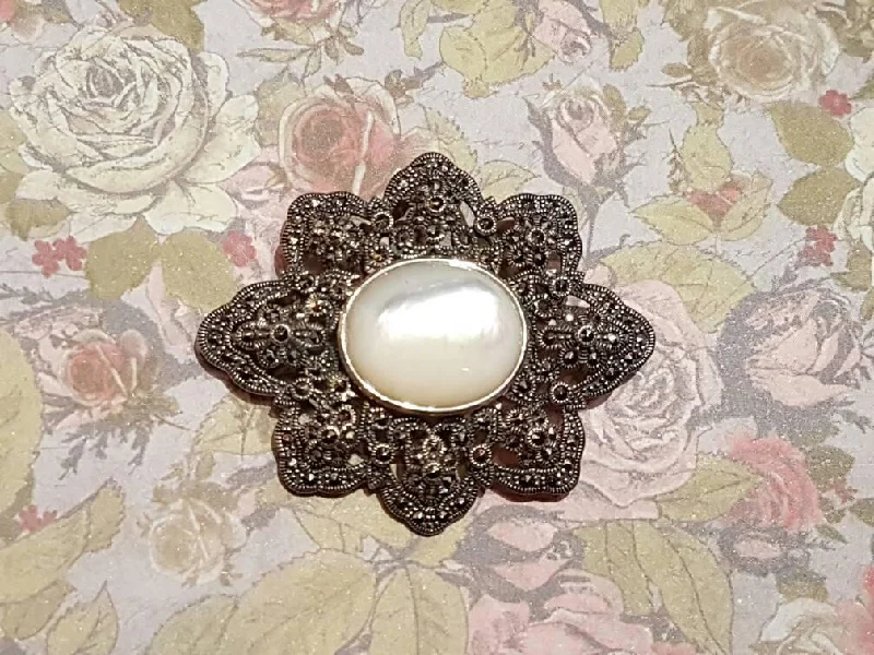 luxury brooch pins for women-Mother of Pearl spray  Brooch